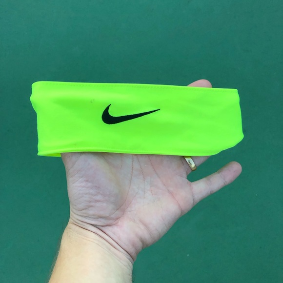 nike hand band